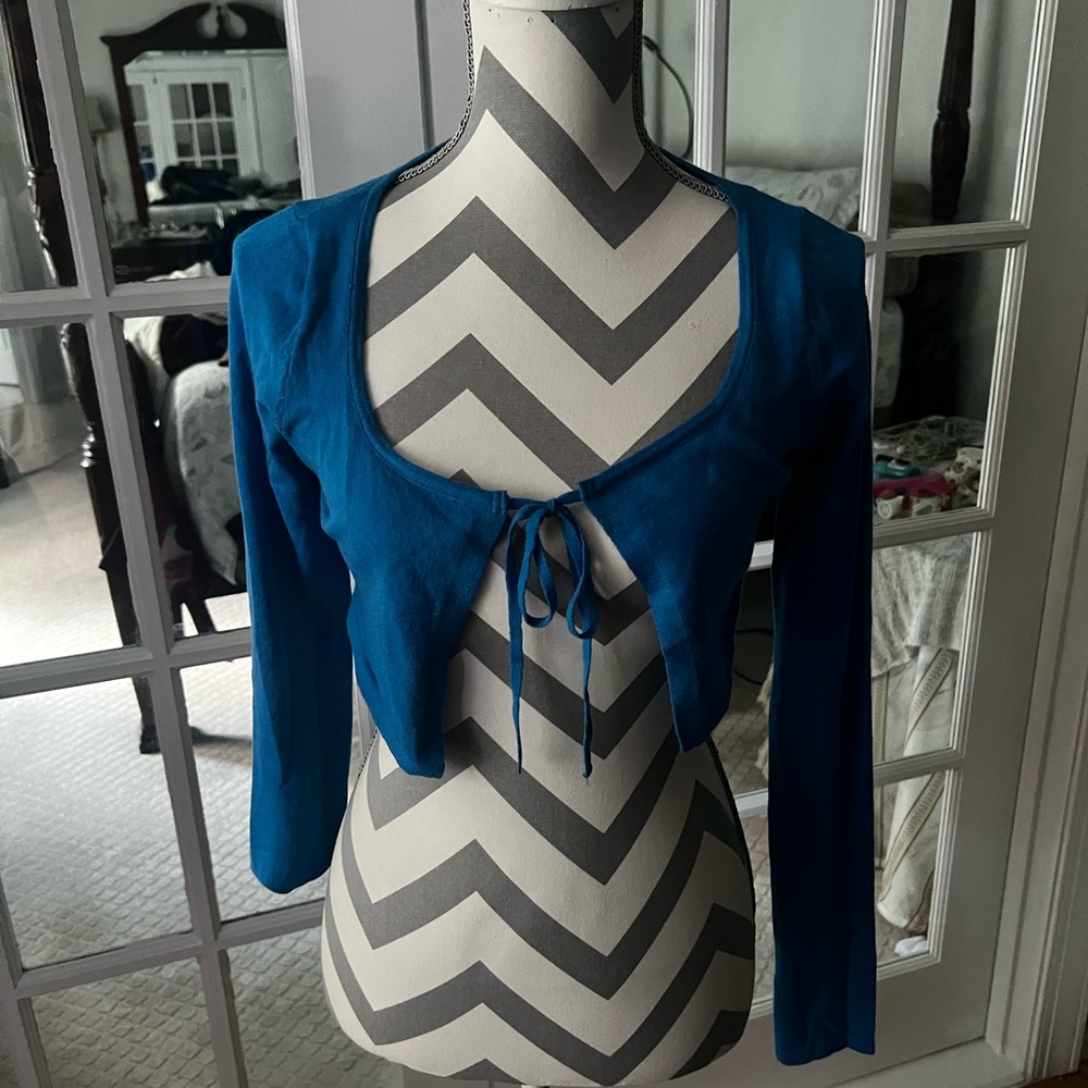 Blue tie across crop top long sleeve